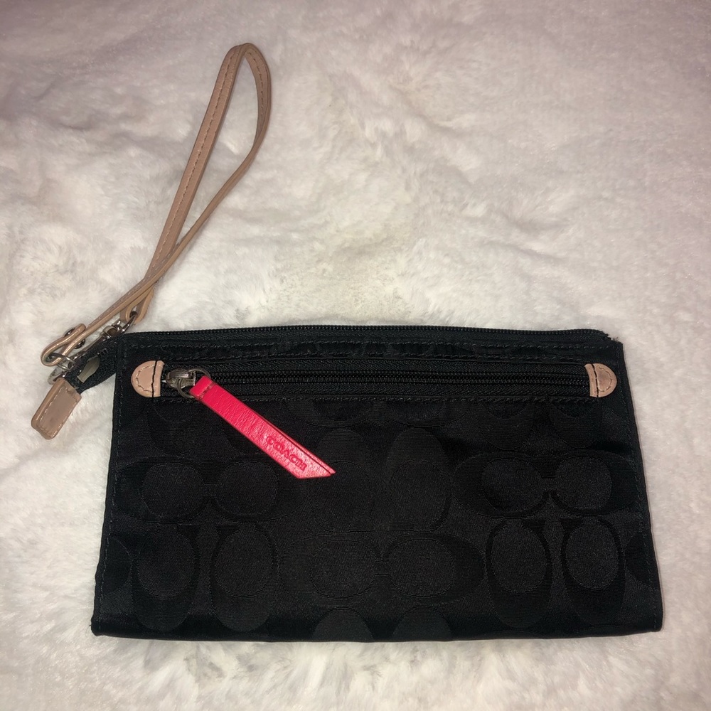 COACH: wristlet